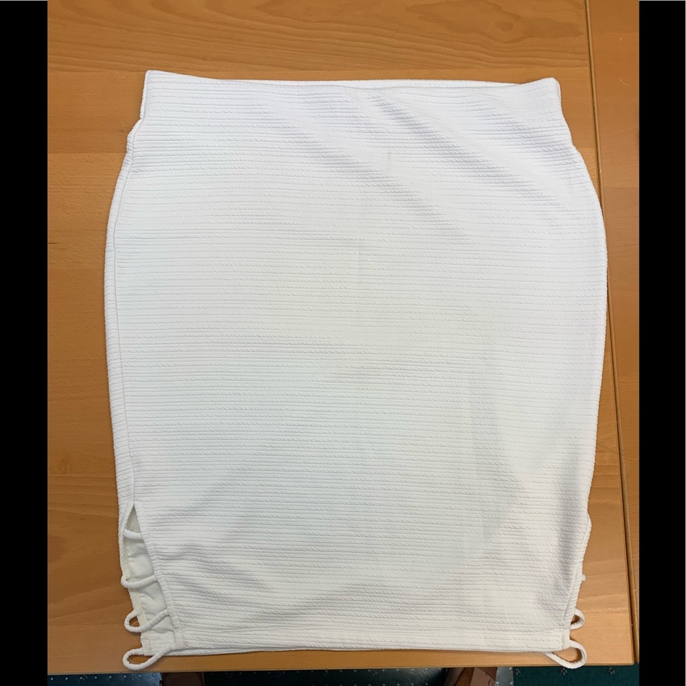 White XL Stretch Skirt by Bisou Bisou